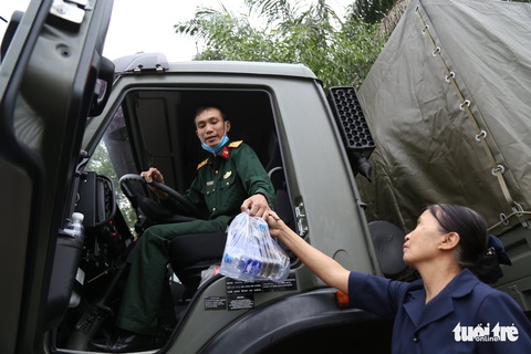 Lễ truy điệu 22 chiến sĩ Đoàn Kinh tế quốc phòng 337: Tiễn các anh về với quê nhà - Ảnh 18. Lễ truy điệu 22 chiến sĩ Đoàn Kinh tế quốc phòng 337: Tiễn các anh về với quê nhà - Ảnh 18.