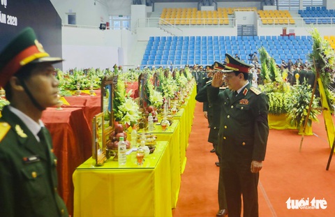Lễ truy điệu 22 chiến sĩ Đoàn Kinh tế quốc phòng 337: Tiễn các anh về với quê nhà - Ảnh 15. Lễ truy điệu 22 chiến sĩ Đoàn Kinh tế quốc phòng 337: Tiễn các anh về với quê nhà - Ảnh 15.