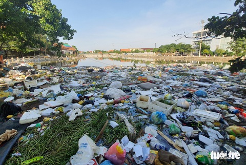 Chợ Hà Tĩnh ngổn ngang sau trận lũ lịch sử - Ảnh 5. Chợ Hà Tĩnh ngổn ngang sau trận lũ lịch sử - Ảnh 5.