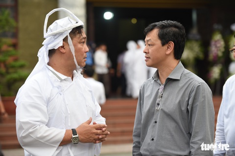 Kim Cương, Giáng My, Việt Trinh nghẹn ngào tiễn đưa nghệ sĩ Lý Huỳnh - Ảnh 11. Kim Cương, Giáng My, Việt Trinh nghẹn ngào tiễn đưa nghệ sĩ Lý Huỳnh - Ảnh 11.