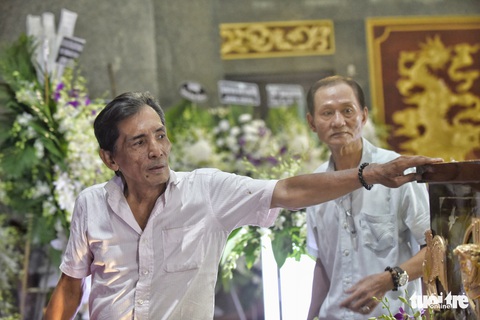 Kim Cương, Giáng My, Việt Trinh nghẹn ngào tiễn đưa nghệ sĩ Lý Huỳnh - Ảnh 12. Kim Cương, Giáng My, Việt Trinh nghẹn ngào tiễn đưa nghệ sĩ Lý Huỳnh - Ảnh 12.