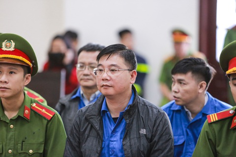 Sáng nay xét xử phúc thẩm vụ gian lận thi cử ở Hòa Bình - Ảnh 1. Sáng nay xét xử phúc thẩm vụ gian lận thi cử ở Hòa Bình - Ảnh 1.