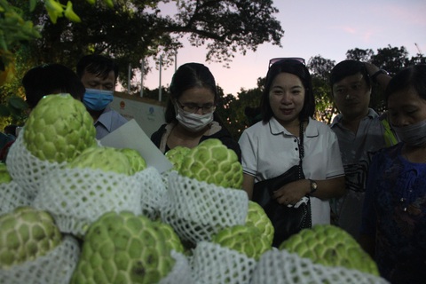 Tuần lễ hàng Made in Vietnam - Tinh hoa Việt Nam khai mạc ở hồ Hoàn Kiếm - Ảnh 3. Tuần lễ hàng Made in Vietnam - Tinh hoa Việt Nam khai mạc ở hồ Hoàn Kiếm - Ảnh 3.