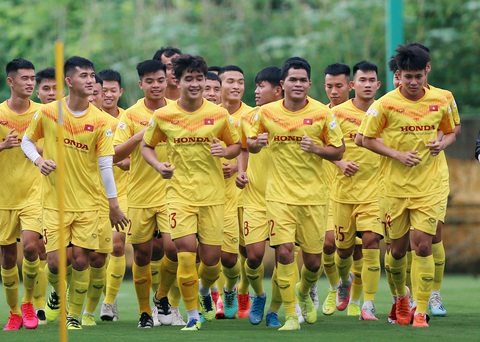 Đội tuyển U22 Việt Nam lỡ chuyến đi Pháp vì COVID-19 - Ảnh 1. Đội tuyển U22 Việt Nam lỡ chuyến đi Pháp vì COVID-19 - Ảnh 1.