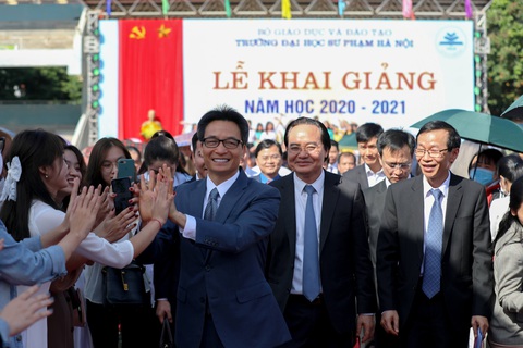 Phó thủ tướng Vũ Đức Đam tọa đàm với sinh viên sư phạm - Ảnh 1. Phó thủ tướng Vũ Đức Đam tọa đàm với sinh viên sư phạm - Ảnh 1.