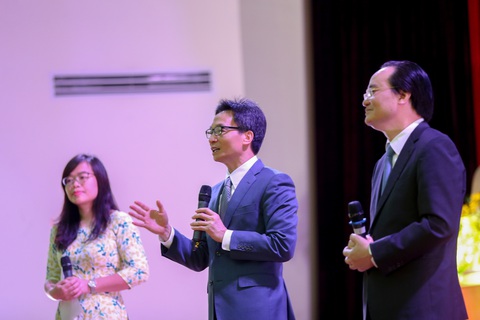 Phó thủ tướng Vũ Đức Đam tọa đàm với sinh viên sư phạm - Ảnh 2. Phó thủ tướng Vũ Đức Đam tọa đàm với sinh viên sư phạm - Ảnh 2.