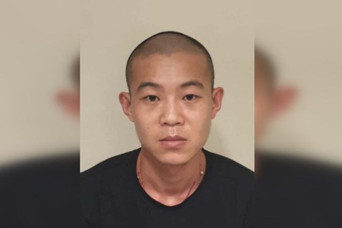Singapore phạt tù người Trung Quốc đeo khẩu trang sai cách, hối lộ cảnh sát - Ảnh 1. Singapore phạt tù người Trung Quốc đeo khẩu trang sai cách, hối lộ cảnh sát - Ảnh 1.