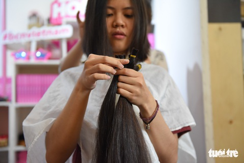 Cảm động bạn trẻ Sài Gòn ‘cắt phăng’ mái tóc gửi tặng bệnh nhân ung thư - Ảnh 5. Cảm động bạn trẻ Sài Gòn ‘cắt phăng’ mái tóc gửi tặng bệnh nhân ung thư - Ảnh 5.