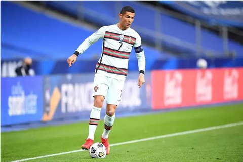 Ronaldo chưa hết COVID-19, lỡ hẹn đối đầu Messi - Ảnh 1. Ronaldo chưa hết COVID-19, lỡ hẹn đối đầu Messi - Ảnh 1.
