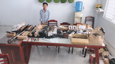Phát hiện hàng trăm linh kiện lắp ráp súng hơi trong nhà trọ - Ảnh 1. Phát hiện hàng trăm linh kiện lắp ráp súng hơi trong nhà trọ - Ảnh 1.
