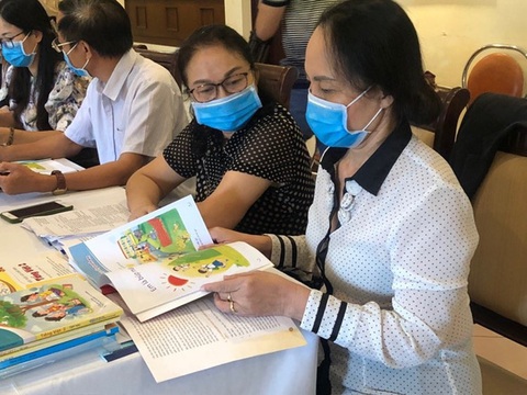 Bộ GD-ĐT: Có chuyện ép mua sách tham khảo, sẽ bỏ ngữ liệu không phù hợp sách Tiếng Việt 1 - Ảnh 1. Bộ GD-ĐT: Có chuyện ép mua sách tham khảo, sẽ bỏ ngữ liệu không phù hợp sách Tiếng Việt 1 - Ảnh 1.