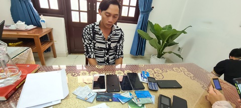 Khởi tố, tạm giam nghi phạm lừa tiền ủng hộ của vợ nạn nhân tại thủy điện Rào Trăng 3 - Ảnh 1. Khởi tố, tạm giam nghi phạm lừa tiền ủng hộ của vợ nạn nhân tại thủy điện Rào Trăng 3 - Ảnh 1.