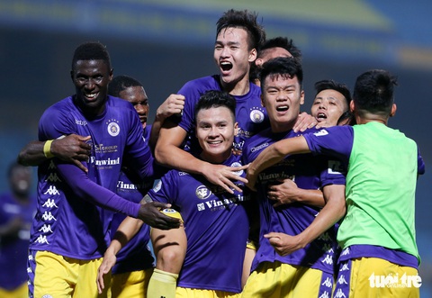 HLV Bình Dương: Thua Hà Nội FC bình thường nhưng tôi không phục trọng tài - Ảnh 2. HLV Bình Dương: Thua Hà Nội FC bình thường nhưng tôi không phục trọng tài - Ảnh 2.