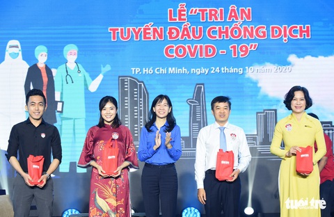 Tri ân Tuyến đầu chống dịch: Nặng thương hai tiếng đồng bào - Ảnh 1. Tri ân Tuyến đầu chống dịch: Nặng thương hai tiếng đồng bào - Ảnh 1.