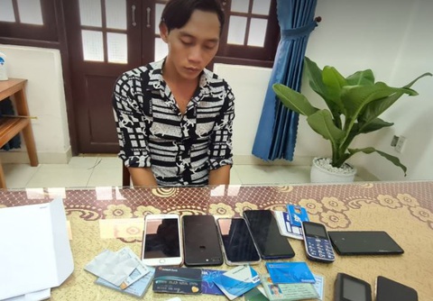Bắt được kẻ lừa đảo lấy tiền của vợ nạn nhân thủy điện Rào Trăng 3 - Ảnh 1. Bắt được kẻ lừa đảo lấy tiền của vợ nạn nhân thủy điện Rào Trăng 3 - Ảnh 1.