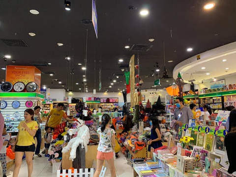 Halloween đã tăng độ nóng, hàng Trung Quốc vẫn áp đảo - Ảnh 3. Halloween đã tăng độ nóng, hàng Trung Quốc vẫn áp đảo - Ảnh 3.