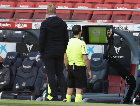 HLV Ronald Koeman: VAR chỉ vào cuộc để chống lại Barca - Ảnh 1. HLV Ronald Koeman: VAR chỉ vào cuộc để chống lại Barca - Ảnh 1.