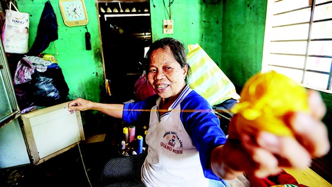 Lũ rút xuống, người đứng lên - Ảnh 4. Lũ rút xuống, người đứng lên - Ảnh 4.