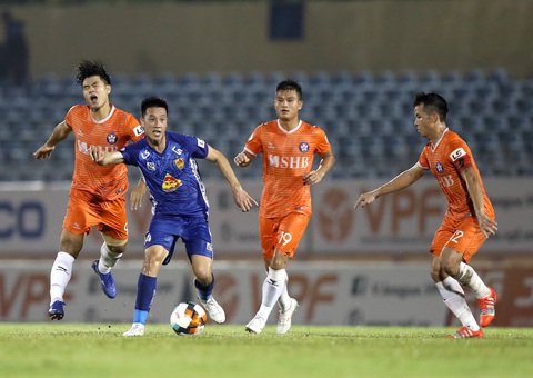 V-League liệu có bóng đá ân tình? - Ảnh 1. V-League liệu có bóng đá ân tình? - Ảnh 1.
