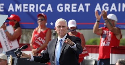 Phó tổng thống Mỹ Mike Pence vẫn vận động tranh cử dù tiếp xúc với trợ lý ‘dính’ COVID-19 - Ảnh 1. Phó tổng thống Mỹ Mike Pence vẫn vận động tranh cử dù tiếp xúc với trợ lý ‘dính’ COVID-19 - Ảnh 1.