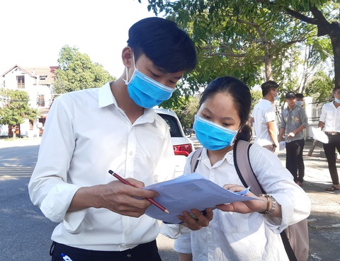 Học sinh, sinh viên Quảng Nam nghỉ học 2 ngày tránh bão số 9 - Ảnh 1. Học sinh, sinh viên Quảng Nam nghỉ học 2 ngày tránh bão số 9 - Ảnh 1.