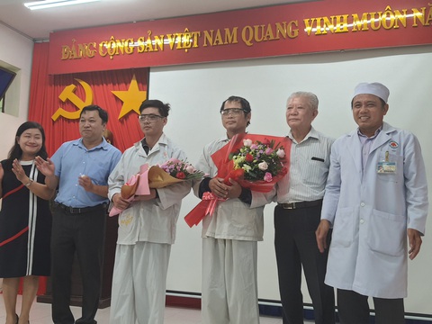 Người phụ nữ bị ung thư hiến giác mạc, đem lại ánh sáng cho 2 chàng trai trẻ - Ảnh 3. Người phụ nữ bị ung thư hiến giác mạc, đem lại ánh sáng cho 2 chàng trai trẻ - Ảnh 3.