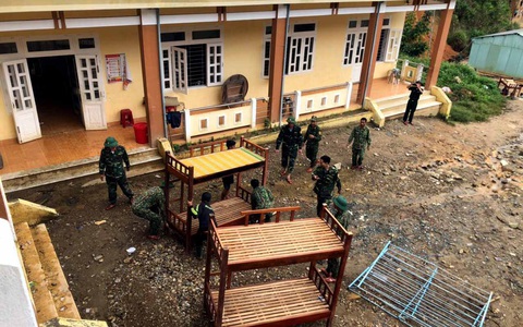 Bão số 9: Chạy đua sơ tán dân trước giờ G - Ảnh 1. Bão số 9: Chạy đua sơ tán dân trước giờ G - Ảnh 1.