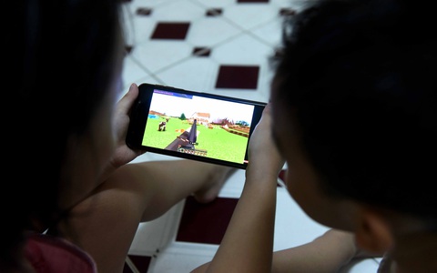 Ngăn trẻ học cái xấu trên YouTube cách nào? - Ảnh 1. Ngăn trẻ học cái xấu trên YouTube cách nào? - Ảnh 1.