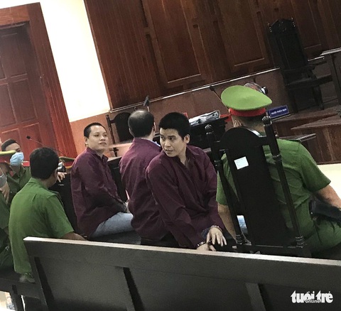 Băng nhóm nổ súng cướp thuốc lá lậu như phim hành động - Ảnh 1. Băng nhóm nổ súng cướp thuốc lá lậu như phim hành động - Ảnh 1.