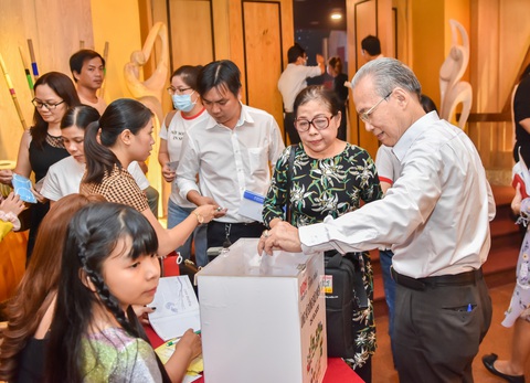 Đêm nhạc Việt Nam tử tế quyên 6 tỉ giúp người dân miền Trung lũ lụt - Ảnh 6. Đêm nhạc Việt Nam tử tế quyên 6 tỉ giúp người dân miền Trung lũ lụt - Ảnh 6.