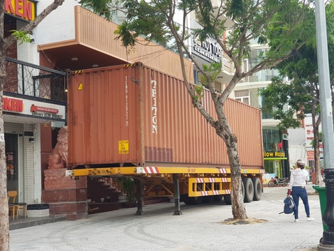 Muôn cách chạy bão của người miền Trung - Ảnh 2. Muôn cách chạy bão của người miền Trung - Ảnh 2.