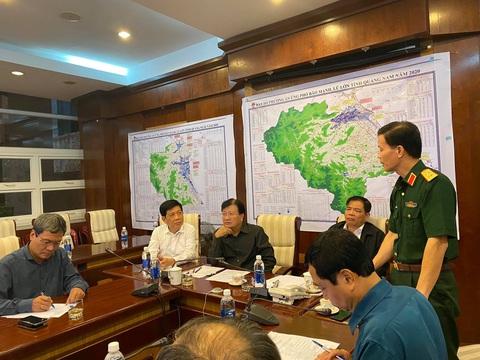 Khẩn trương cứu dân trong ‘thời gian vàng’ - Ảnh 1. Khẩn trương cứu dân trong ‘thời gian vàng’ - Ảnh 1.