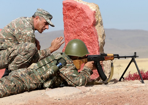 Armenia và Azerbaijan lại tố nhau vi phạm thỏa thuận ngừng bắn - Ảnh 1. Armenia và Azerbaijan lại tố nhau vi phạm thỏa thuận ngừng bắn - Ảnh 1.