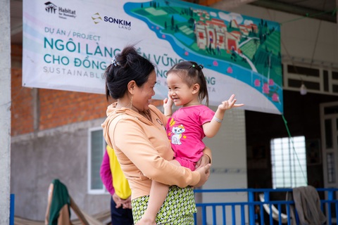 Ngôi làng bền vững kỳ 7: Ngôi nhà vững chãi mở ra hi vọng, vun đắp tương lai tươi sáng - Ảnh 1. Ngôi làng bền vững kỳ 7: Ngôi nhà vững chãi mở ra hi vọng, vun đắp tương lai tươi sáng - Ảnh 1.