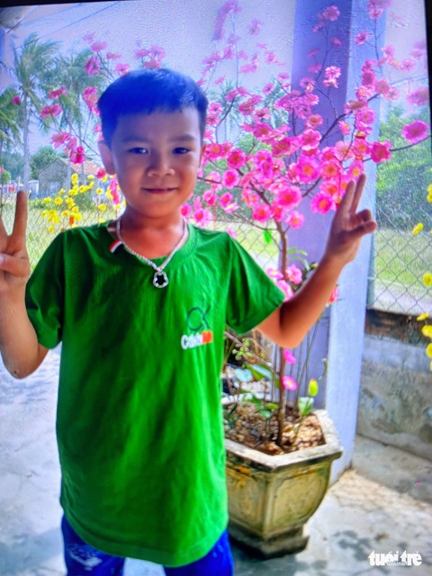 Lực lượng chức năng đội mưa tìm bé trai lạc trước giờ bão đổ bộ - Ảnh 1. Lực lượng chức năng đội mưa tìm bé trai lạc trước giờ bão đổ bộ - Ảnh 1.