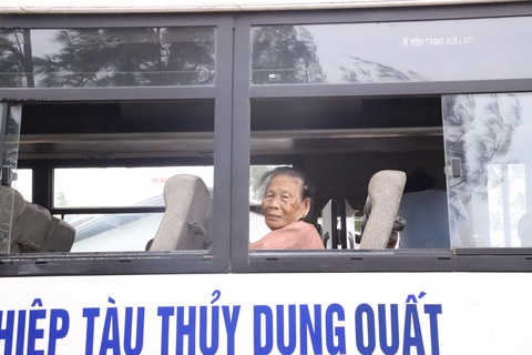 Khẩn cấp di dời dân nơi tâm bão số 9 hướng vào - Ảnh 4. Khẩn cấp di dời dân nơi tâm bão số 9 hướng vào - Ảnh 4.
