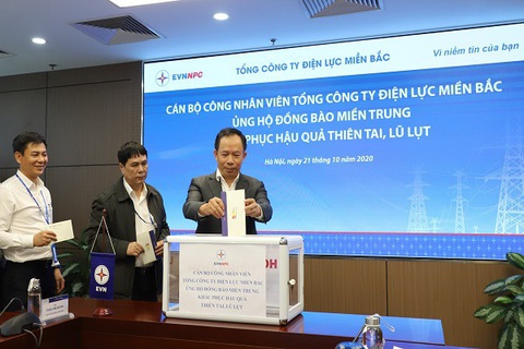 EVNNPC ủng hộ 4,7 tỉ đồng khắc phục hậu quả bão lũ Miền Trung - Ảnh 1. EVNNPC ủng hộ 4,7 tỉ đồng khắc phục hậu quả bão lũ Miền Trung - Ảnh 1.