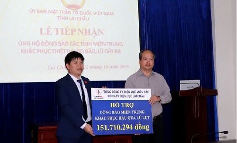 EVNNPC ủng hộ 4,7 tỉ đồng khắc phục hậu quả bão lũ Miền Trung - Ảnh 2. EVNNPC ủng hộ 4,7 tỉ đồng khắc phục hậu quả bão lũ Miền Trung - Ảnh 2.