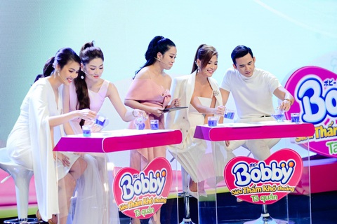 Những khoảnh khắc ấn tượng trong buổi livestream ra mắt siêu phẩm Tã quần Bobby - Ảnh 9. Những khoảnh khắc ấn tượng trong buổi livestream ra mắt siêu phẩm Tã quần Bobby - Ảnh 9.