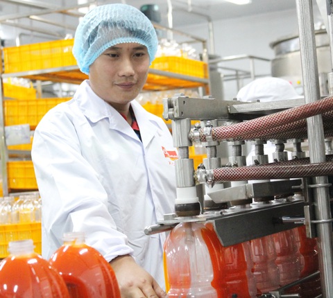Những công nhân làm việc với cả tấm lòng - Ảnh 1. Những công nhân làm việc với cả tấm lòng - Ảnh 1.