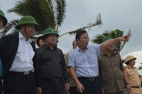 Phó thủ tướng Trịnh Đình Dũng: Quân đội, công an sẵn sàng đợi lệnh - Ảnh 1. Phó thủ tướng Trịnh Đình Dũng: Quân đội, công an sẵn sàng đợi lệnh - Ảnh 1.