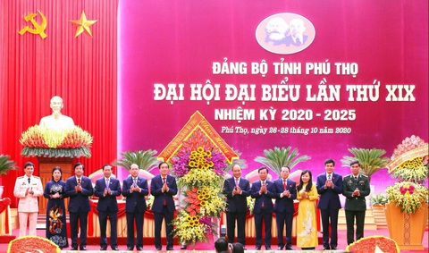 Thủ tướng: Phú Thọ cần xác định du lịch là một mũi nhọn phát triển - Ảnh 2. Thủ tướng: Phú Thọ cần xác định du lịch là một mũi nhọn phát triển - Ảnh 2.