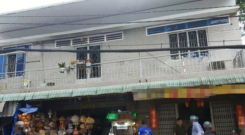 Cháy nhà ở Hóc Môn, 1 người đàn ông và 2 con nhập viện cấp cứu - Ảnh 1. Cháy nhà ở Hóc Môn, 1 người đàn ông và 2 con nhập viện cấp cứu - Ảnh 1.