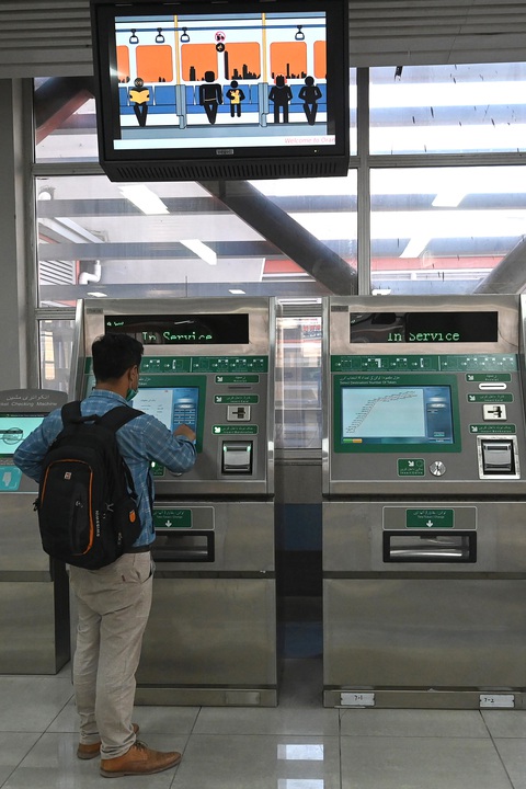 Dân Pakistan lần đầu được đi metro do Trung Quốc xây dựng - Ảnh 6. Dân Pakistan lần đầu được đi metro do Trung Quốc xây dựng - Ảnh 6.