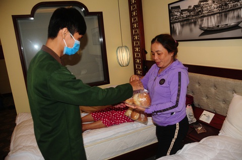 Dân Hội An vào trú bão trong… villa, resort: Cứ ở thoải mái, bão tan biển yên hẵng về - Ảnh 3. Dân Hội An vào trú bão trong… villa, resort: Cứ ở thoải mái, bão tan biển yên hẵng về - Ảnh 3.