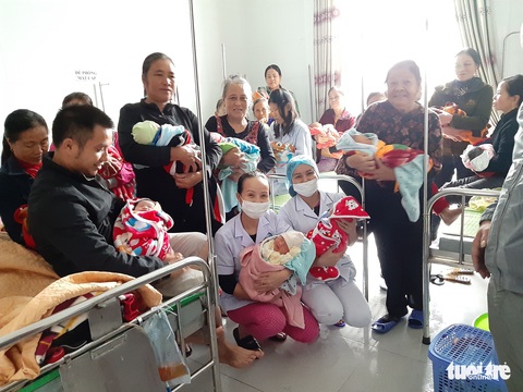 Bộ Y tế khen bệnh viện huyện đỡ đẻ 20 thai phụ trong mưa lũ - Ảnh 1. Bộ Y tế khen bệnh viện huyện đỡ đẻ 20 thai phụ trong mưa lũ - Ảnh 1.