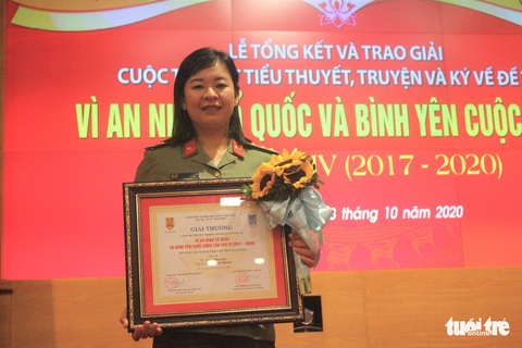 Nữ đại úy 8X người Tày giành 2 giải A cuộc thi viết văn về đề tài vì an ninh Tổ quốc - Ảnh 1. Nữ đại úy 8X người Tày giành 2 giải A cuộc thi viết văn về đề tài vì an ninh Tổ quốc - Ảnh 1.