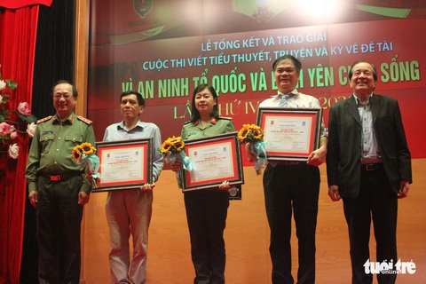 Nữ đại úy 8X người Tày giành 2 giải A cuộc thi viết văn về đề tài vì an ninh Tổ quốc - Ảnh 2. Nữ đại úy 8X người Tày giành 2 giải A cuộc thi viết văn về đề tài vì an ninh Tổ quốc - Ảnh 2.