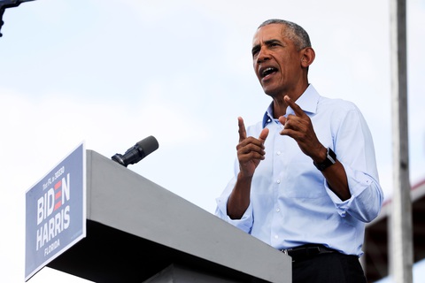 Ông Obama nói ông Trump ganh ghét với độ phủ sóng của COVID-19 - Ảnh 1. Ông Obama nói ông Trump ganh ghét với độ phủ sóng của COVID-19 - Ảnh 1.