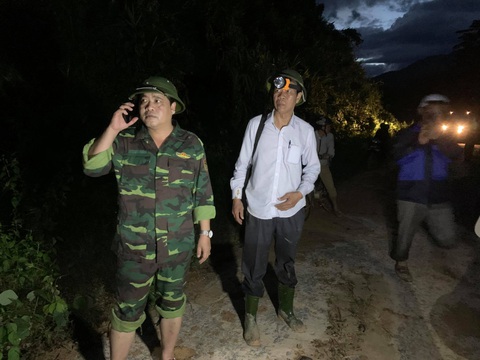 Vụ lở núi ở Phước Sơn: Đã tìm thấy 5 thi thể, bộ đội tạm dừng đến hiện trường - Ảnh 2. Vụ lở núi ở Phước Sơn: Đã tìm thấy 5 thi thể, bộ đội tạm dừng đến hiện trường - Ảnh 2.